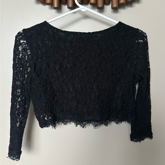 Babaton Elegant Black Lace Crop Top - Picture 2 of 3
